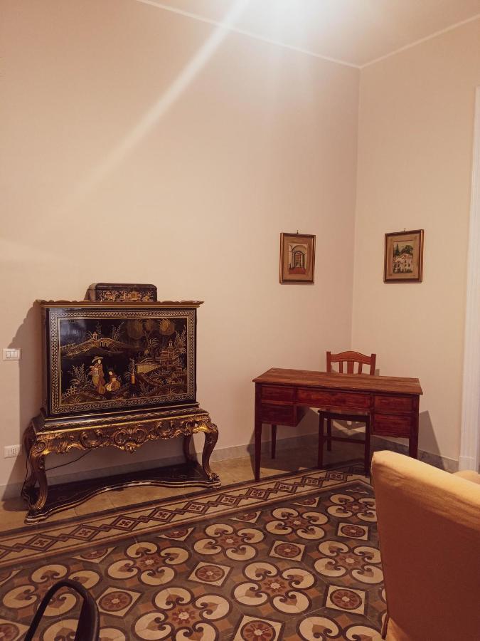 La Casa Di Isidoro Lejlighed Napoli Eksteriør billede